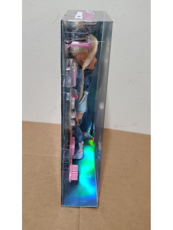 s-l400.jpg Alwayz Bratz Cloe Doll MGA Denim Fashion Outfit Sunglasses Purse New In Box